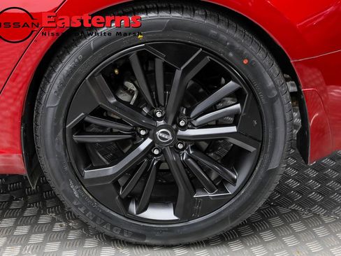 Used 2023 Nissan Altima 2.5 SR w/ SR Premium Package image 8