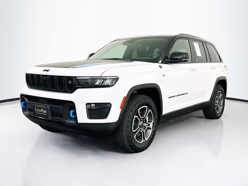 Used 2024 Jeep Grand Cherokee Trailhawk w/ Advanced Protech Group II AWD/4WD image 3