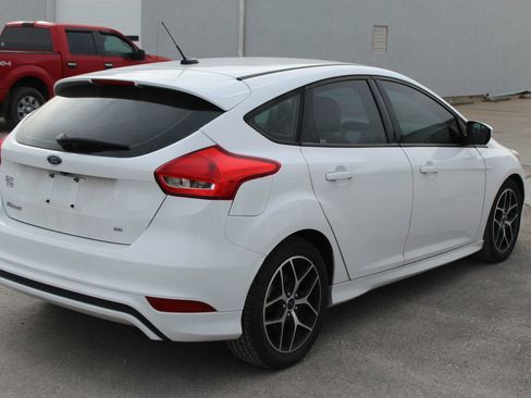 Used 2016 Ford Focus SE w/ SE Sport Package image 6