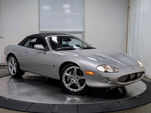 Used 2001 Jaguar XKR Convertible image 10