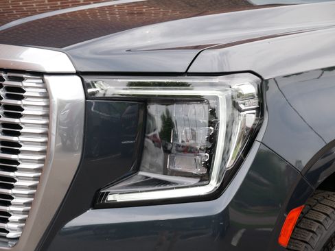 Used 2021 GMC Yukon XL Denali w/ Denali Premium Package AWD/4WD image 5