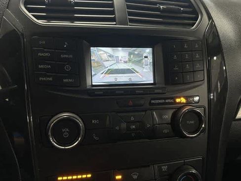 Certified 2018 Ford Explorer XLT image 10