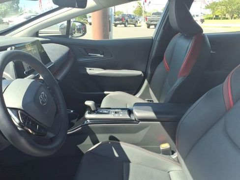 Used 2025 Toyota Prius Plug-In Hybrid FWD image 5