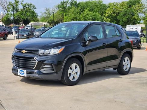 Used 2020 Chevrolet Trax LS image 3