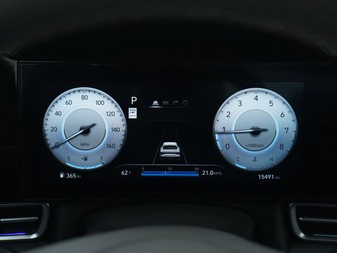 Used 2025 Hyundai Elantra SEL image 24