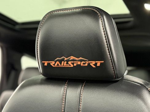 Used 2023 Honda Pilot TrailSport image 12