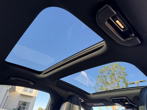 Used 2024 Mercedes-Benz C 300 Sedan image 7