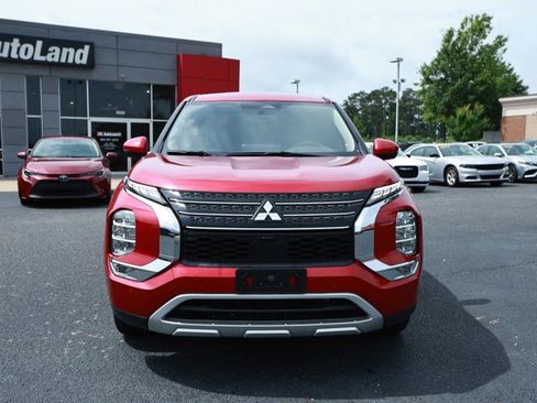 Used 2024 Mitsubishi Outlander SE FWD image 2