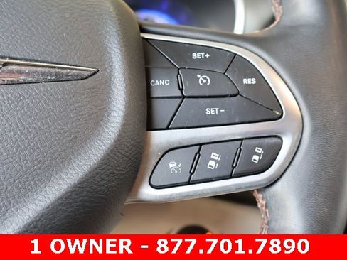 Used 2020 Chrysler Pacifica Touring-L Plus image 25