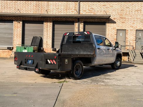 Used 2022 Chevrolet Silverado 3500 W/T w/ WT Convenience Package AWD/4WD image 2