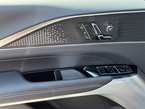 New 2026 Cadillac Lyriq V image 18