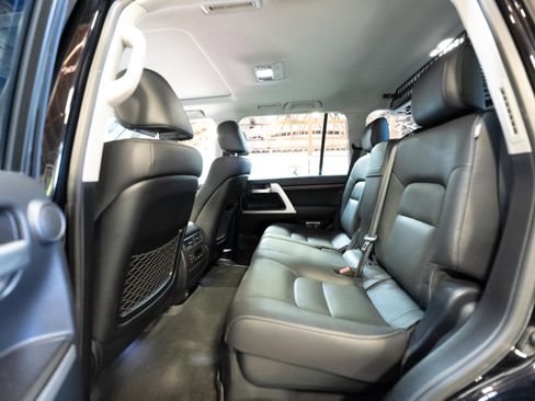 Used 2019 Toyota Land Cruiser image 69
