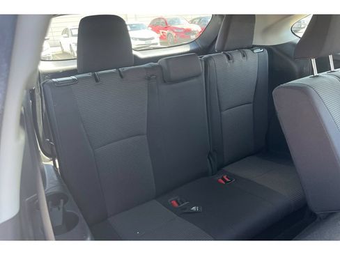Used 2021 Toyota Highlander LE FWD image 19