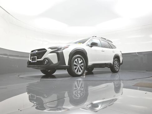 Used 2023 Subaru Outback Premium AWD/4WD image 11