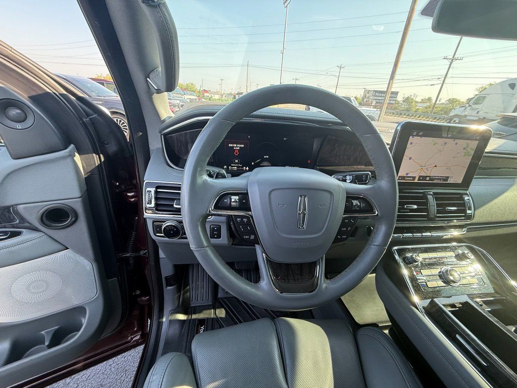 Used 2021 Lincoln Navigator L Reserve w/ Luxury Package AWD/4WD image 13