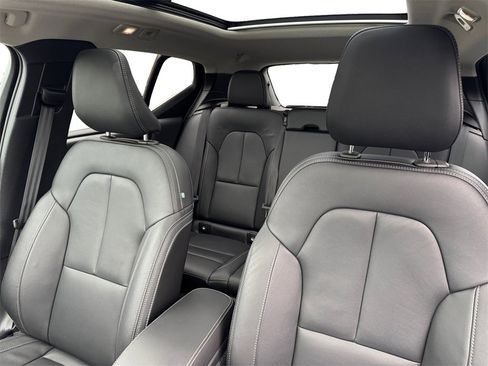 Certified 2025 Volvo XC40 B5 Core image 18