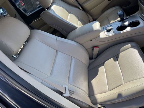 Used 2015 Jeep Grand Cherokee Limited w/ Luxury Group II AWD/4WD image 29