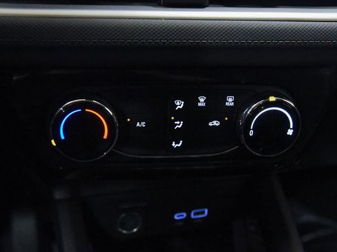 Used 2025 Chevrolet TrailBlazer LT AWD/4WD image 20
