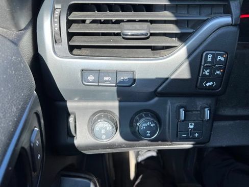 Used 2020 Chevrolet Suburban Premier w/ Premier Plus Edition AWD/4WD image 15