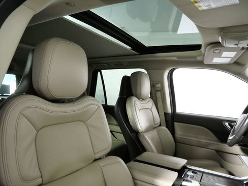 Certified 2023 Lincoln Navigator Reserve AWD/4WD image 10