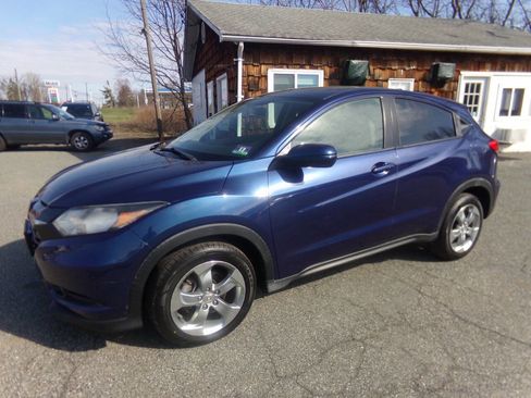 Used 2017 Honda HR-V EX image 1