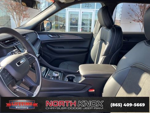 New 2025 Jeep Grand Cherokee L Altitude image 3