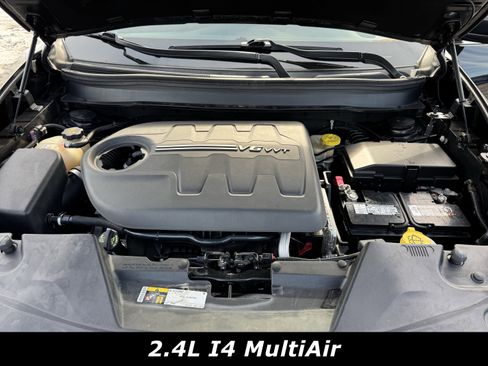 Used 2015 Jeep Cherokee Latitude w/ Cold Weather Group image 12