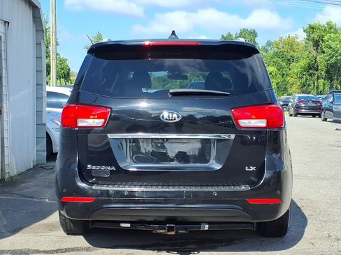 Used 2017 Kia Sedona LX w/ LX Essentials Premium Package FWD image 4