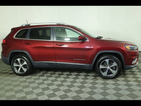 Used 2019 Jeep Cherokee Limited image 2