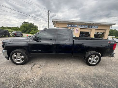 Used 2018 Chevrolet Silverado 1500 LT w/ All Star Edition AWD/4WD image 3