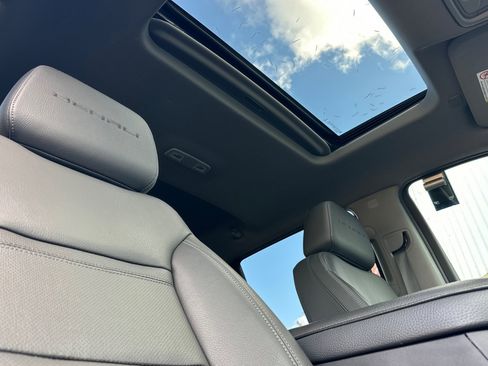 Used 2022 GMC Sierra 3500 Denali w/ Denali Ultimate Package image 16