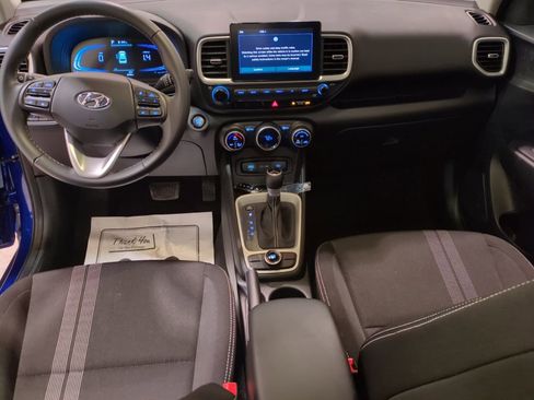 Used 2025 Hyundai Venue SEL image 16