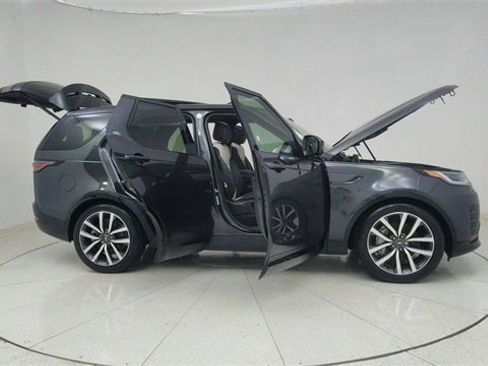 Used 2024 Land Rover Discovery Dynamic SE image 76
