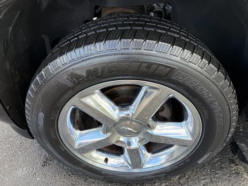 Used 2013 Chevrolet Suburban LTZ image 9