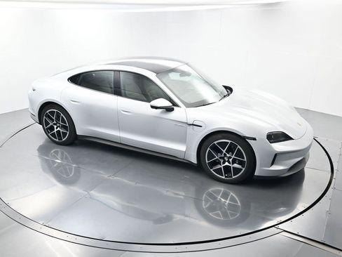 Used 2025 Porsche Taycan image 45