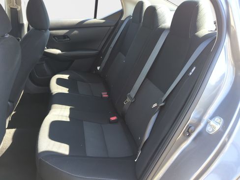 Used 2024 Nissan Sentra SV FWD image 11