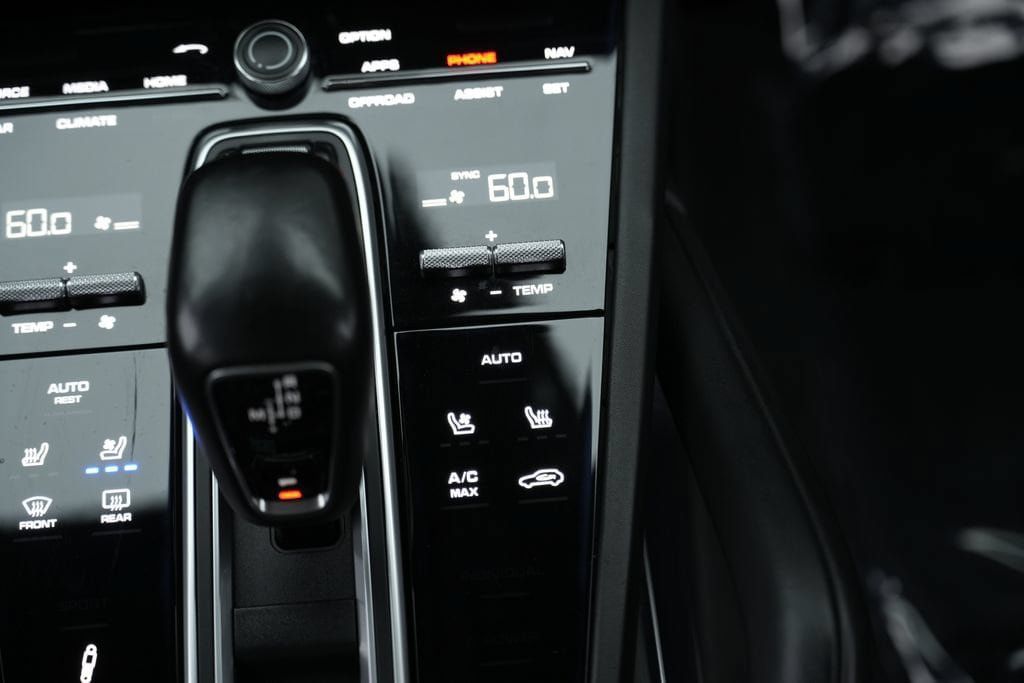 Used 2019 Porsche Cayenne Turbo AWD/4WD image 92