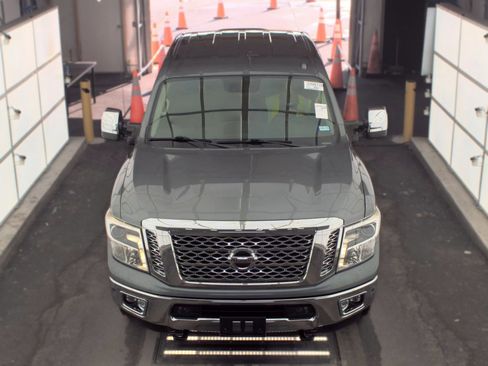 Used 2019 Nissan Titan SL w/ Chrome Package AWD/4WD image 2