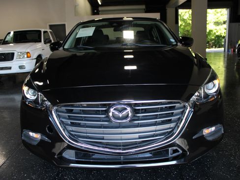 Used 2018 MAZDA MAZDA3 Sport w/ Preferred Equipment Package FWD image 8