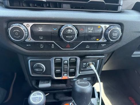 Used 2024 Jeep Gladiator Sport AWD/4WD image 11
