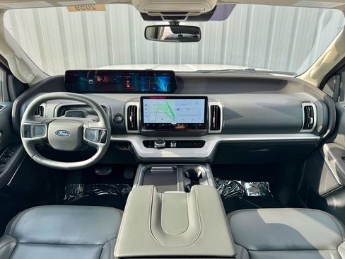 Certified 2025 Ford Expedition Active AWD/4WD image 42