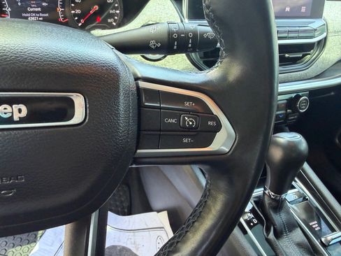 Used 2022 Jeep Compass Latitude w/ Convenience Group AWD/4WD image 32