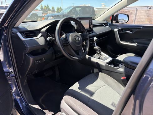 Used 2021 Toyota RAV4 XLE AWD/4WD image 12