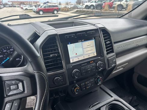 Used 2019 Ford F350 XLT w/ XLT Premium Package image 17