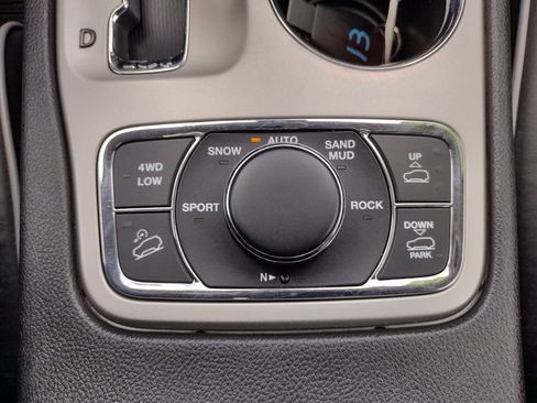 Used 2013 Jeep Grand Cherokee Overland w/ Advance Technology Group image 30