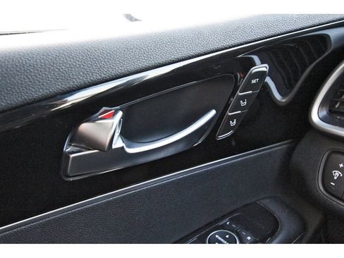 Used 2019 Kia Sorento SX FWD image 22
