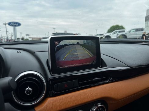 Used 2017 FIAT 124 Spider Lusso RWD image 19