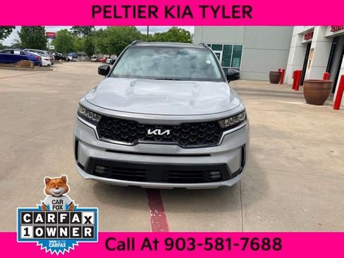 Certified 2023 Kia Sorento EX w/ Panoramic Sunroof Package FWD image 2