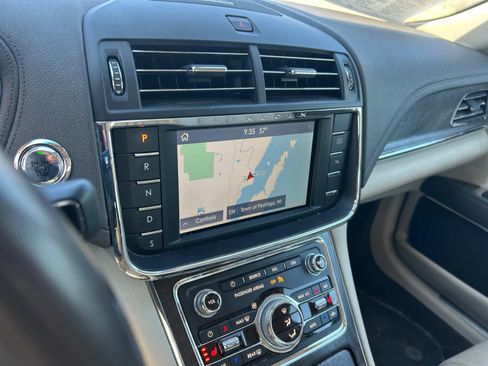 Used 2020 Lincoln Continental AWD w/ Premium Package image 15