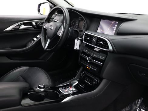 Used 2018 INFINITI QX30 Premium w/ Navigation Package FWD image 36